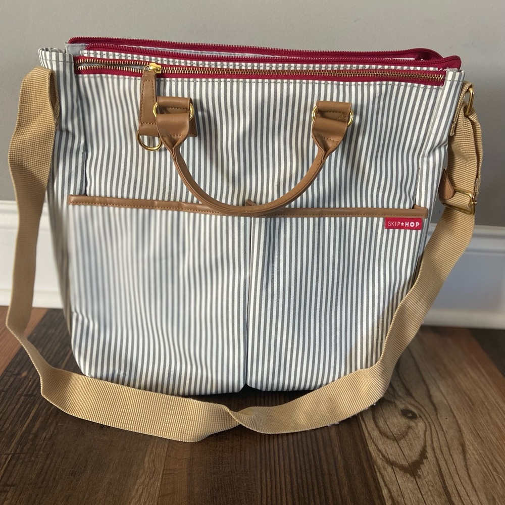 Skip Hop tote diaper bag. EUC